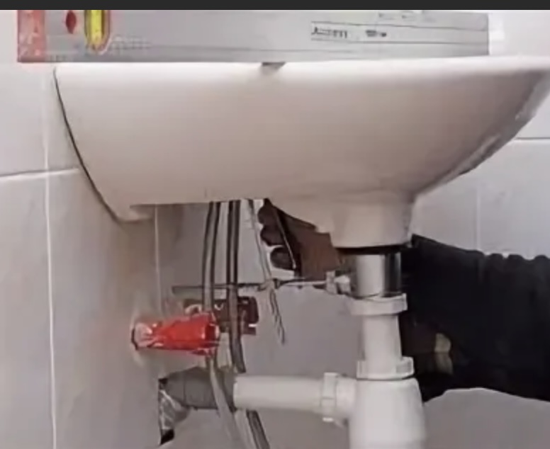 Установка раковины в ванной Беляево метро Москвы — Монтаж умывальника ...